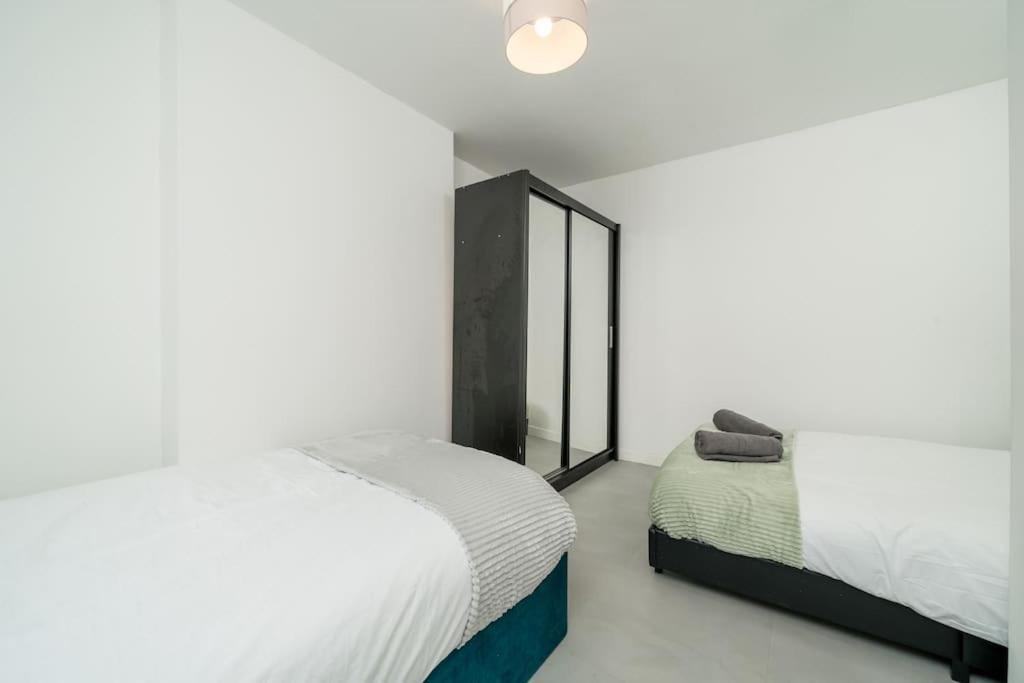 New 3Bed Stylish Apartment With Amazing Transport 런던 외부 사진