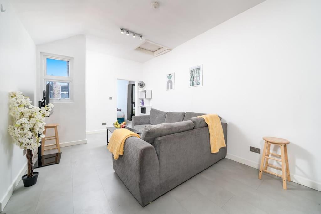 New 3Bed Stylish Apartment With Amazing Transport 런던 외부 사진