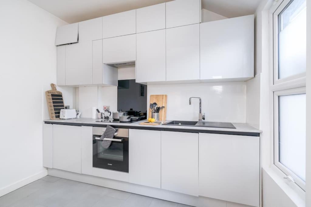 New 3Bed Stylish Apartment With Amazing Transport 런던 외부 사진