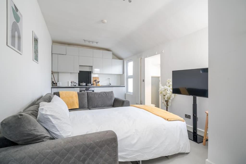 New 3Bed Stylish Apartment With Amazing Transport 런던 외부 사진