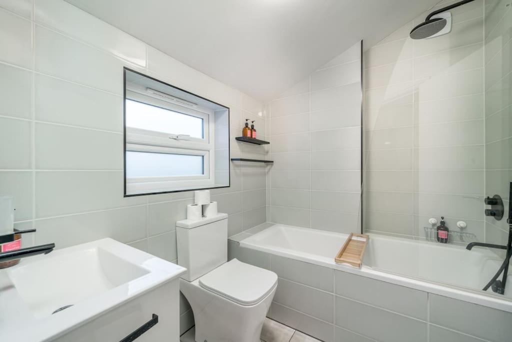 New 3Bed Stylish Apartment With Amazing Transport 런던 외부 사진