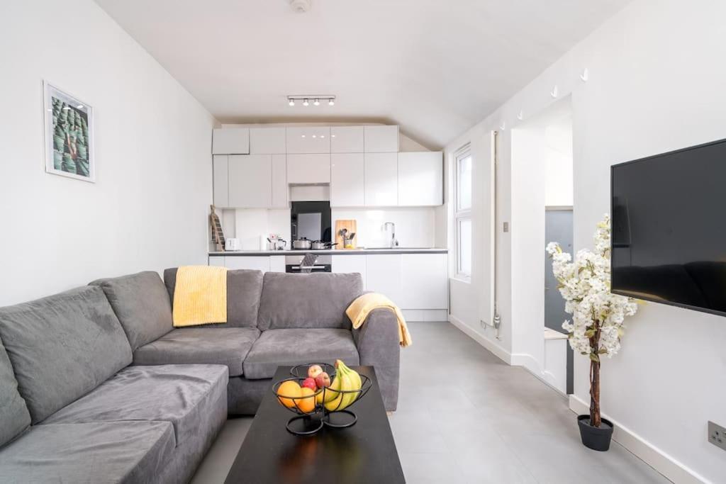 New 3Bed Stylish Apartment With Amazing Transport 런던 외부 사진