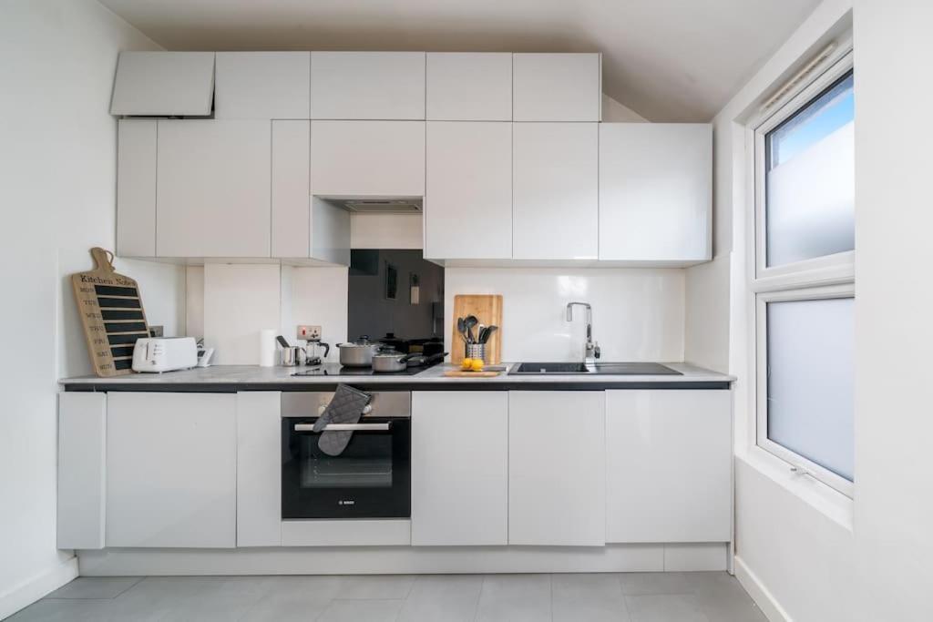 New 3Bed Stylish Apartment With Amazing Transport 런던 외부 사진