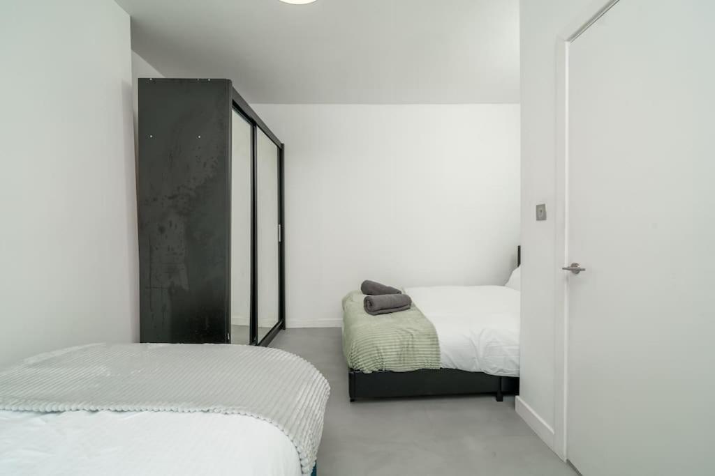 New 3Bed Stylish Apartment With Amazing Transport 런던 외부 사진