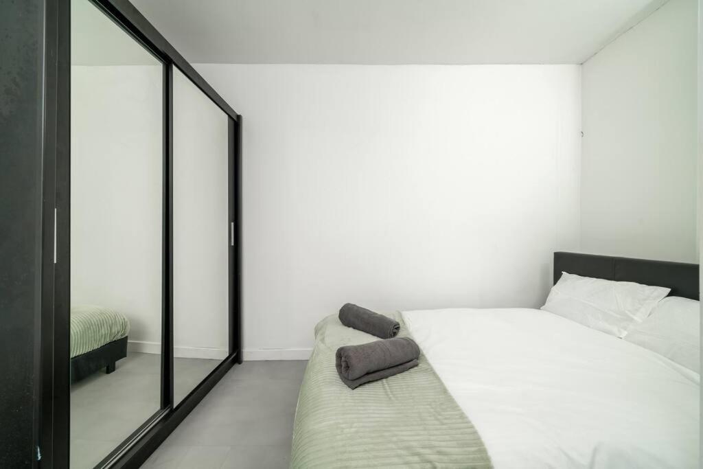 New 3Bed Stylish Apartment With Amazing Transport 런던 외부 사진