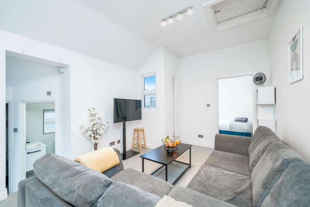 New 3Bed Stylish Apartment With Amazing Transport 런던 외부 사진